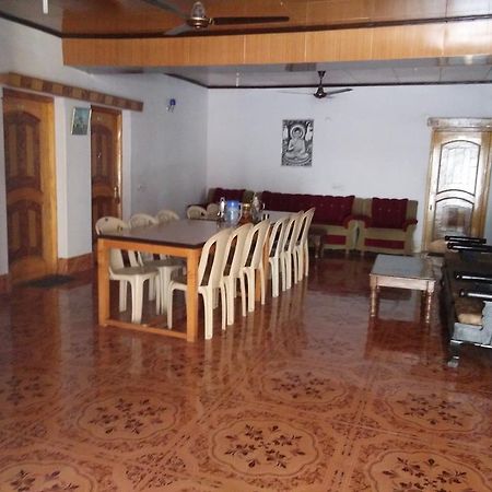 Galaxy Guest House Hundar Extérieur photo