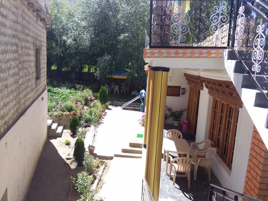 Galaxy Guest House Hundar Extérieur photo